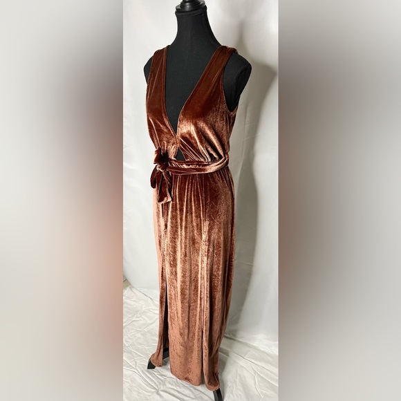 Beautiful dusty brown Lioness gown size M - Picture 3 of 6